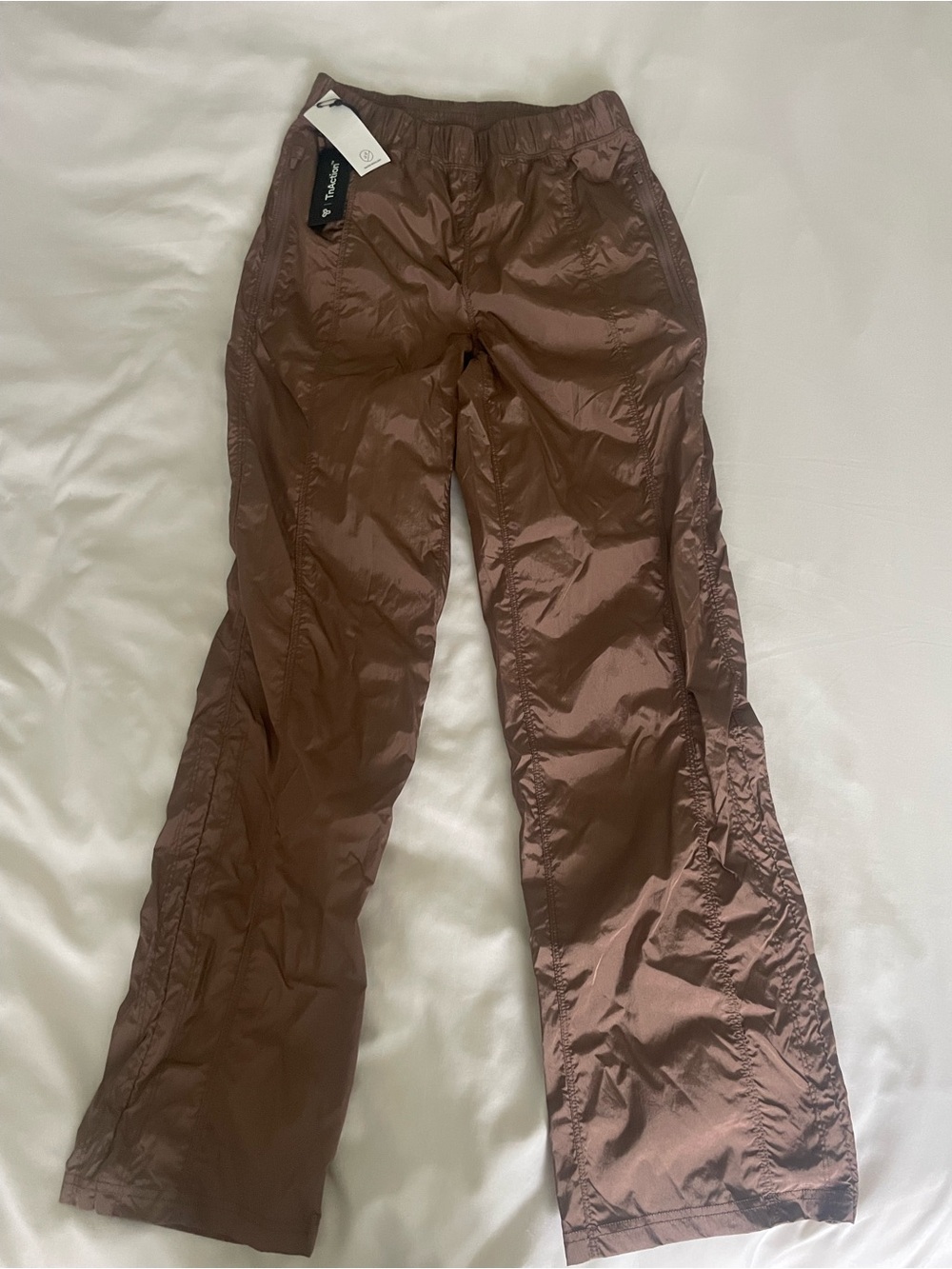 Womenโs aritzia (never worn tag still on) taupe Lightweight Track Pants